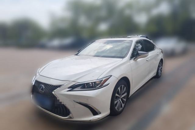 Lexus ES 2020 300h Premier Edition de segunda mano