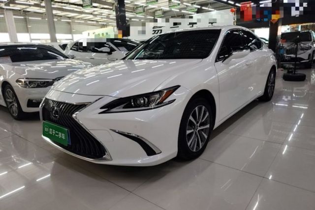 Ojetý Lexus ES 2020 200 Excellence Edition