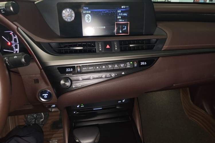 Used Lexus ES 2020 300h Premier Edition Audio And AC Panel