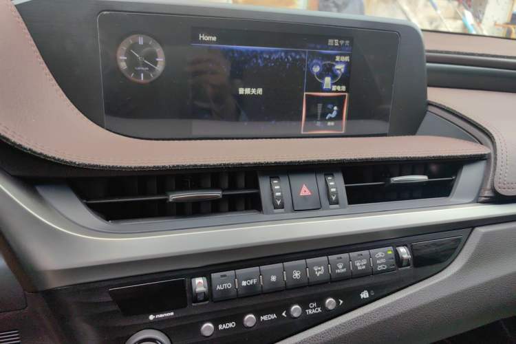 Used Lexus ES 2020 300h Premier Edition Audio And AC Panel