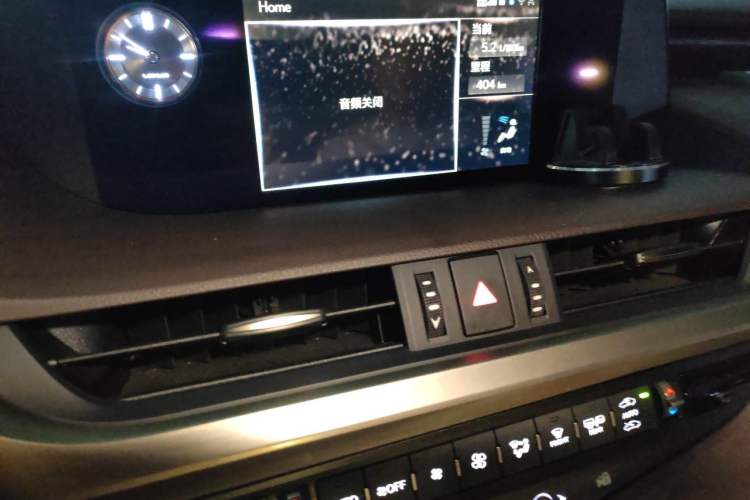 Used Lexus ES 2020 300h Premier Edition Audio And AC Panel