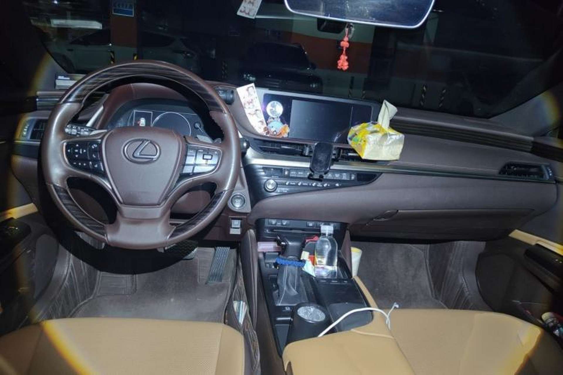 Used Lexus ES 2020 200 Luxury Edition Center Console