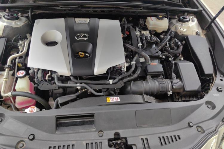 Used Lexus ES 2020 300h Premier Edition Engine Bay