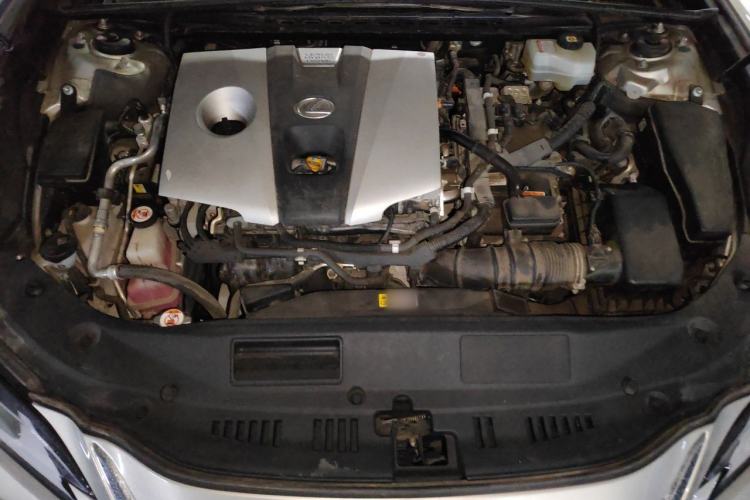 Used Lexus ES 2020 300h Premier Edition Engine Bay