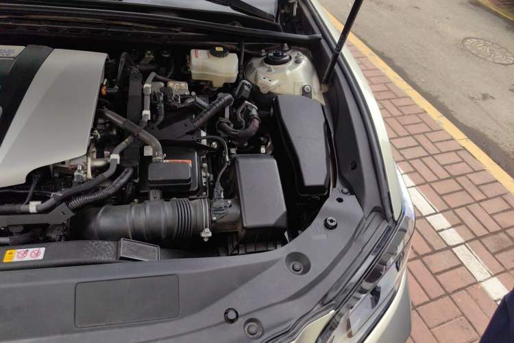 Used Lexus ES 2020 300h Premier Edition Engine Bay Left