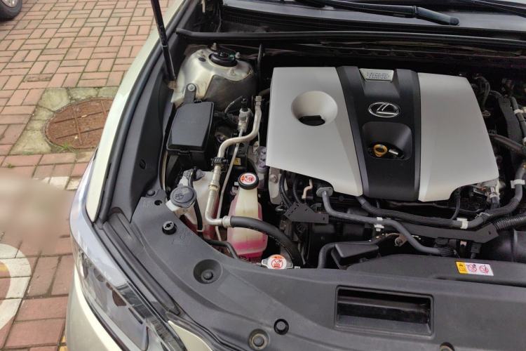 Used Lexus ES 2020 300h Premier Edition Engine Bay Right