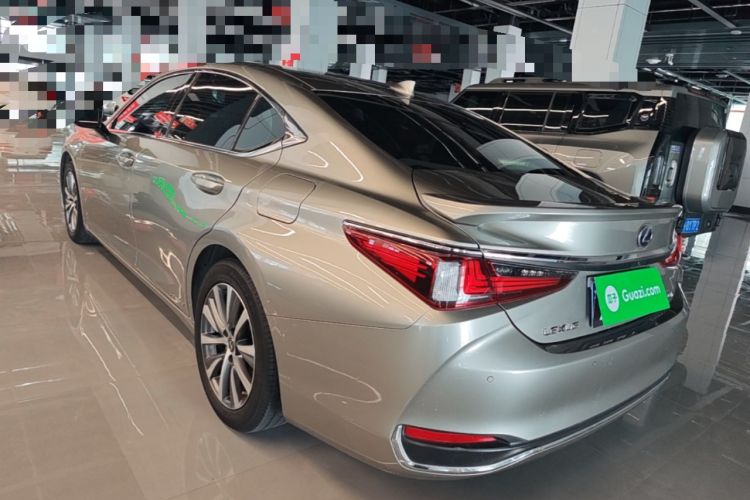 Used Lexus ES 2020 300h Premier Edition Exterior 2