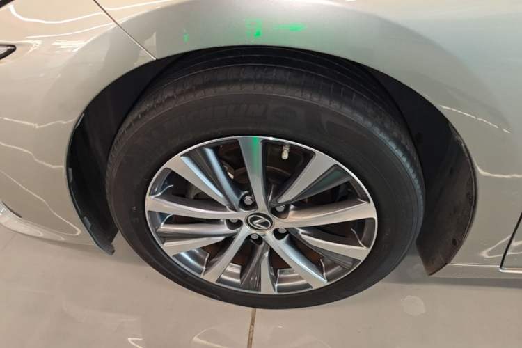 Used Lexus ES 2020 300h Premier Edition Exterior 4