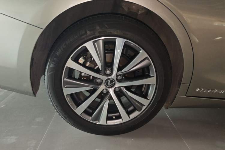 Used Lexus ES 2020 300h Premier Edition Exterior 5