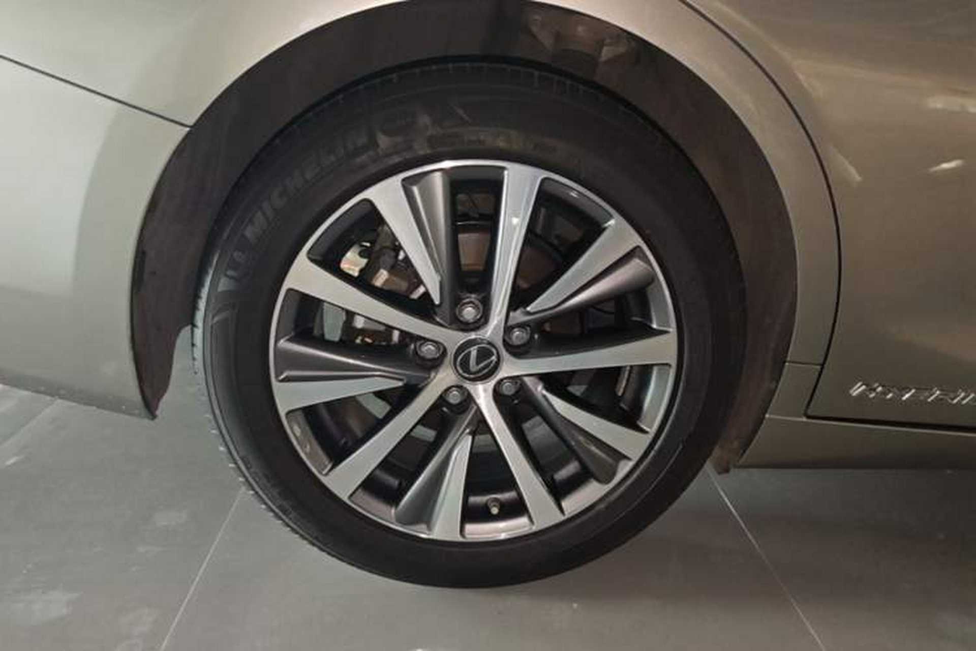Used Lexus ES 2020 300h Premier Edition Exterior 5