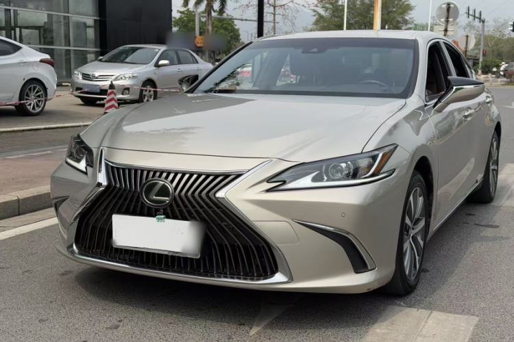 Used Lexus ES 2020 200 Excellence Edition Exterior 6