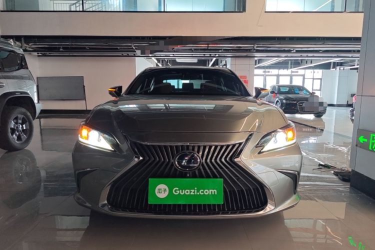 Used Lexus ES 2020 300h Premier Edition Front