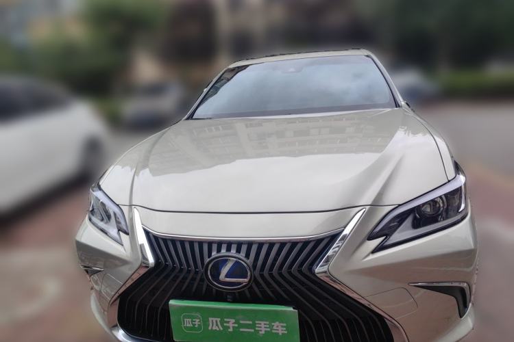 Used Lexus ES 2020 300h Premier Edition Front