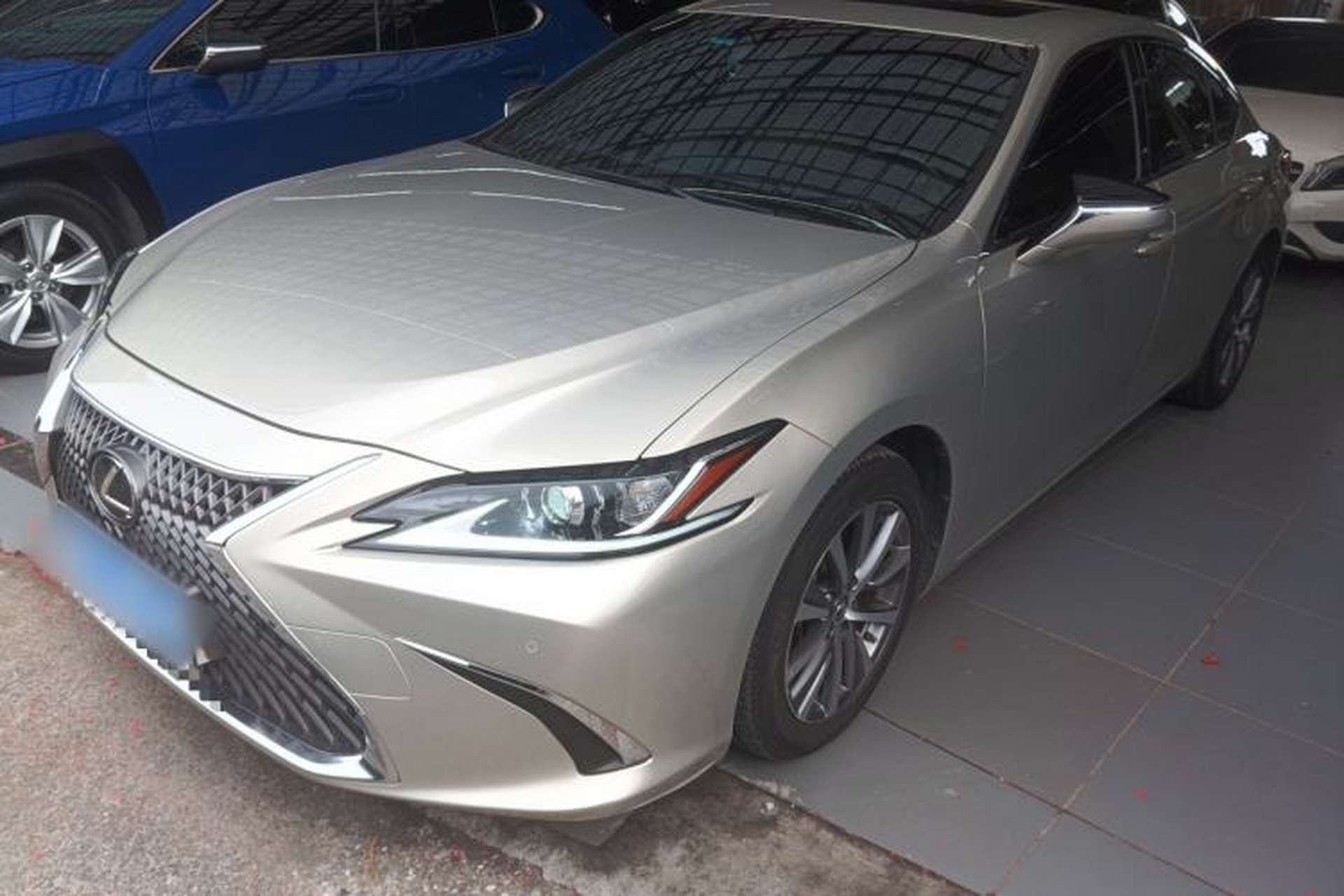 Used Lexus ES 2020 200 Excellence Edition Front Left 45 Deg