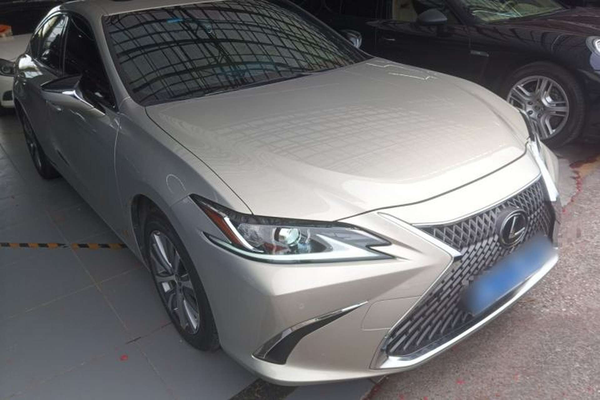 Used Lexus ES 2020 200 Excellence Edition Front Right 45 Deg