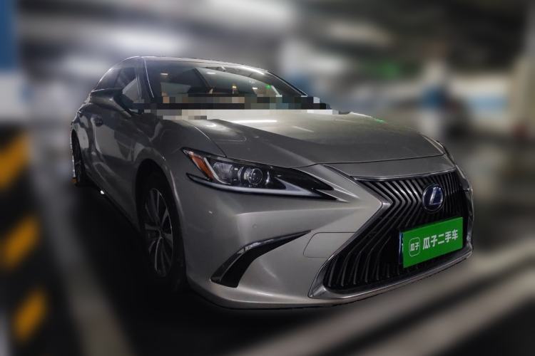 Used Lexus ES 2020 300h Premier Edition Front Right 45 Deg