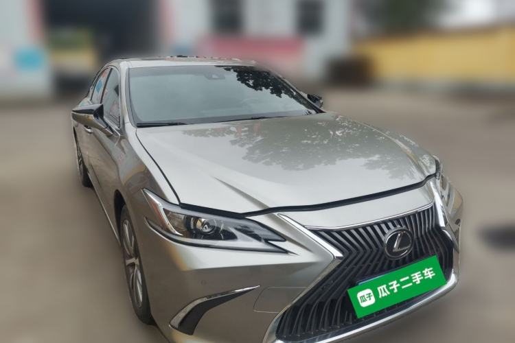Used Lexus ES 2020 200 Excellence Edition Front Right 45 Deg
