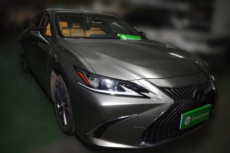 Used Lexus ES 2020 200 Excellence Edition Front Right 45 Deg