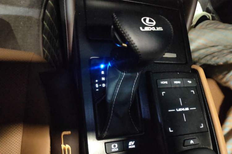 Used Lexus ES 2020 300h Premier Edition Gear Lever