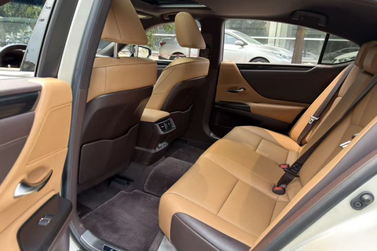 Used Lexus ES 2020 200 Excellence Edition Interior 2