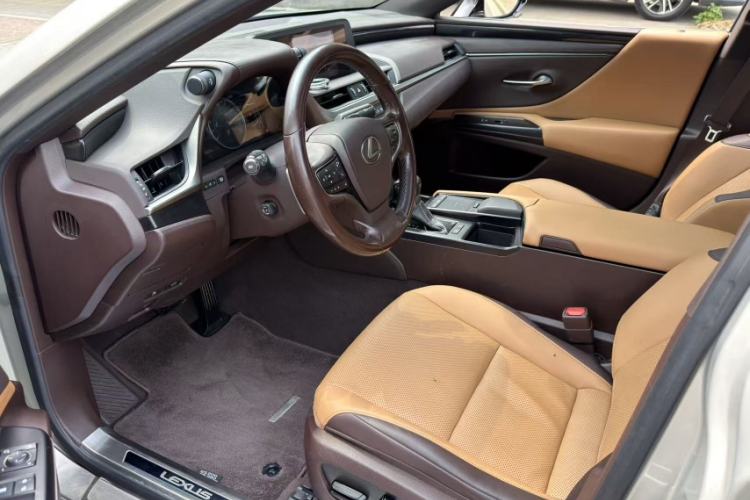 Used Lexus ES 2020 200 Excellence Edition Interior 3