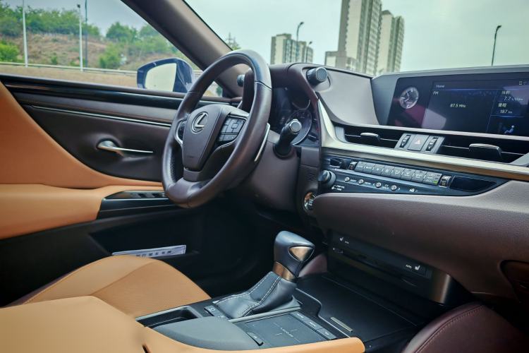 Used Lexus ES 2020 200 Excellence Edition Interior 4
