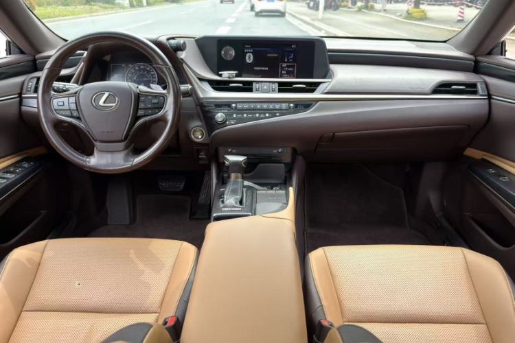 Used Lexus ES 2020 200 Excellence Edition Interior 4