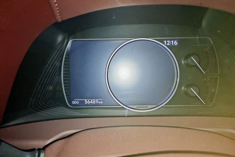 Used Lexus ES 2020 200 Excellence Edition Odometer Close Up