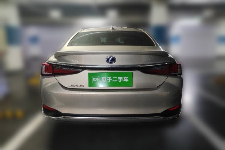 Used Lexus ES 2020 300h Premier Edition Rear