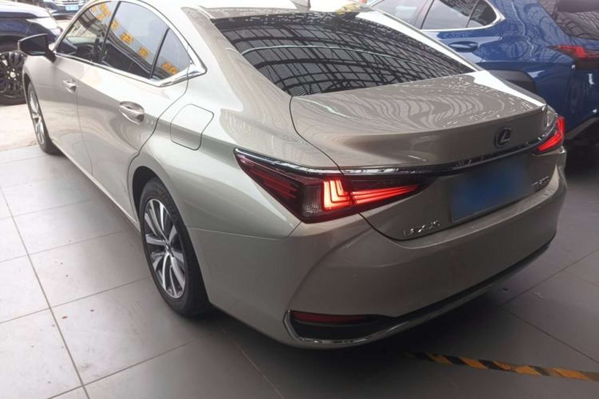 Used Lexus ES 2020 200 Excellence Edition Rear Left 45 Deg