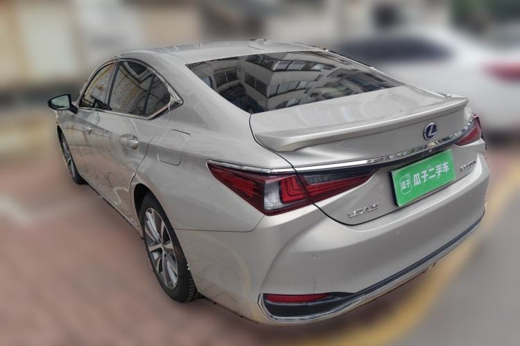 Used Lexus ES 2020 300h Premier Edition Rear Left 45 Deg