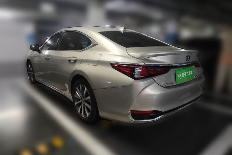 Used Lexus ES 2020 300h Premier Edition Rear Left 45 Deg
