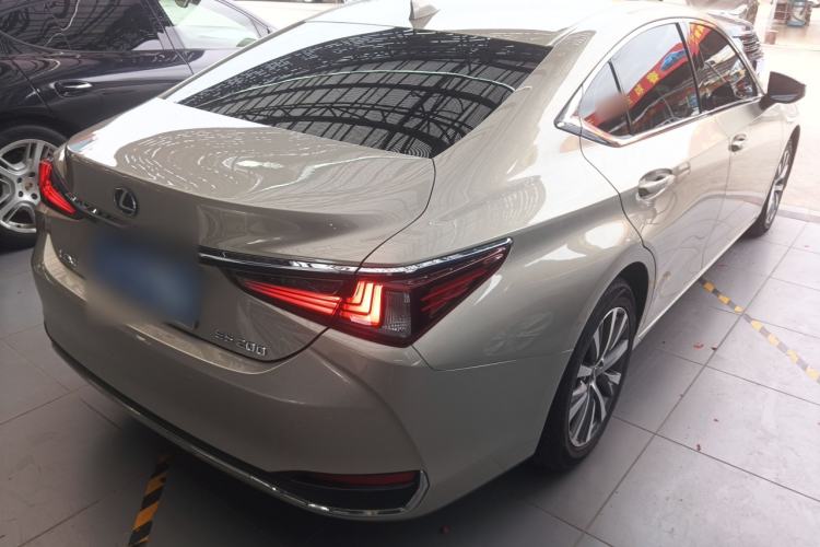 Used Lexus ES 2020 200 Excellence Edition Rear Right 45 Deg