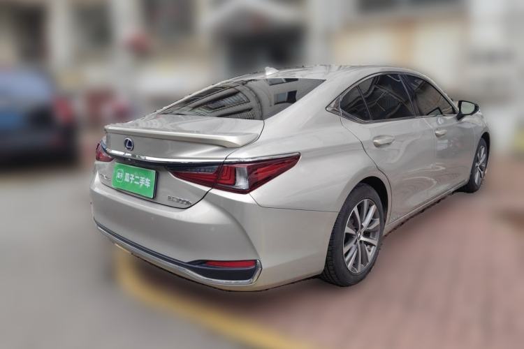 Used Lexus ES 2020 300h Premier Edition Rear Right 45 Deg