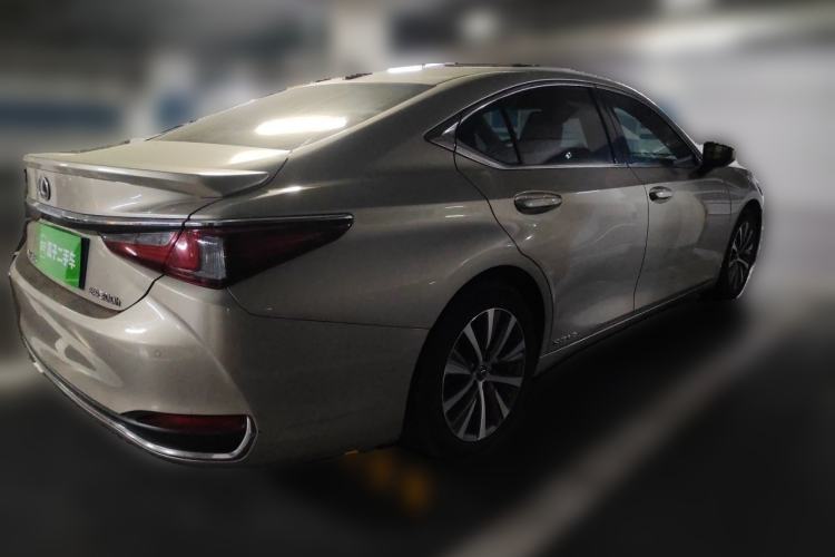 Used Lexus ES 2020 300h Premier Edition Rear Right 45 Deg