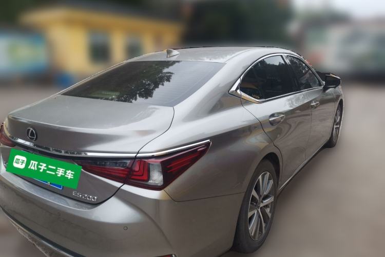 Used Lexus ES 2020 200 Excellence Edition Rear Right 45 Deg