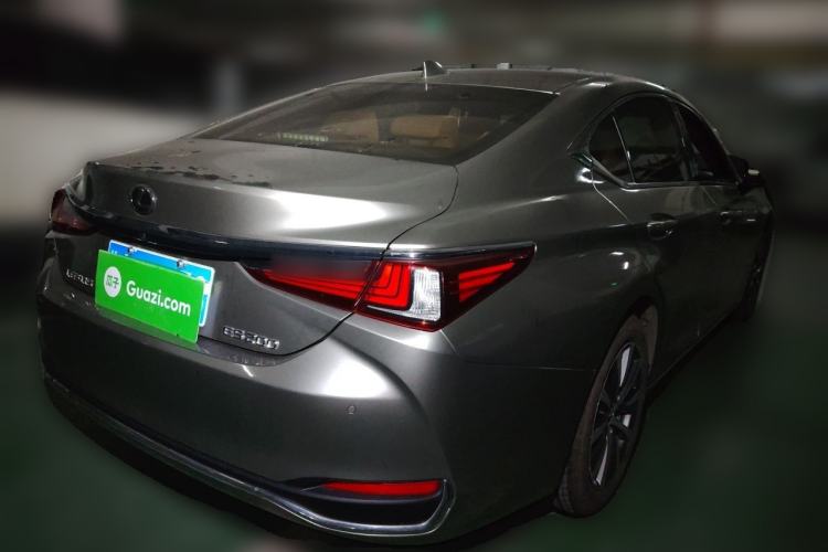 Used Lexus ES 2020 200 Excellence Edition Rear Right 45 Deg