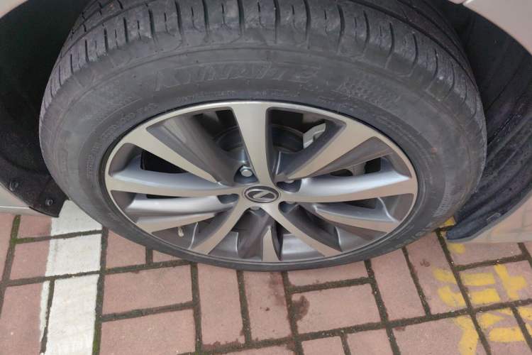 Used Lexus ES 2020 300h Premier Edition Right Front Wheel Hub