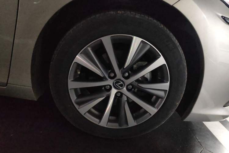 Used Lexus ES 2020 300h Premier Edition Right Front Wheel Hub
