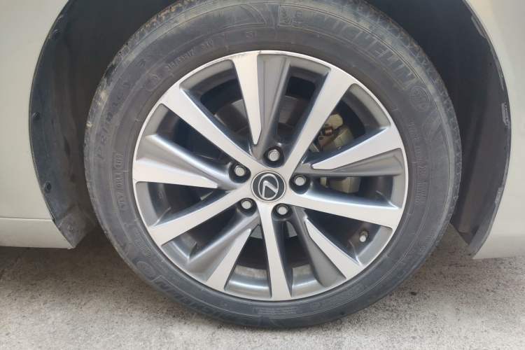 Used Lexus ES 2020 200 Excellence Edition Right Front Wheel Hub