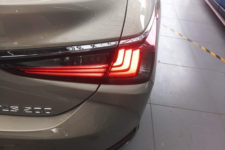 Used Lexus ES 2020 200 Excellence Edition Right Rear Taillight