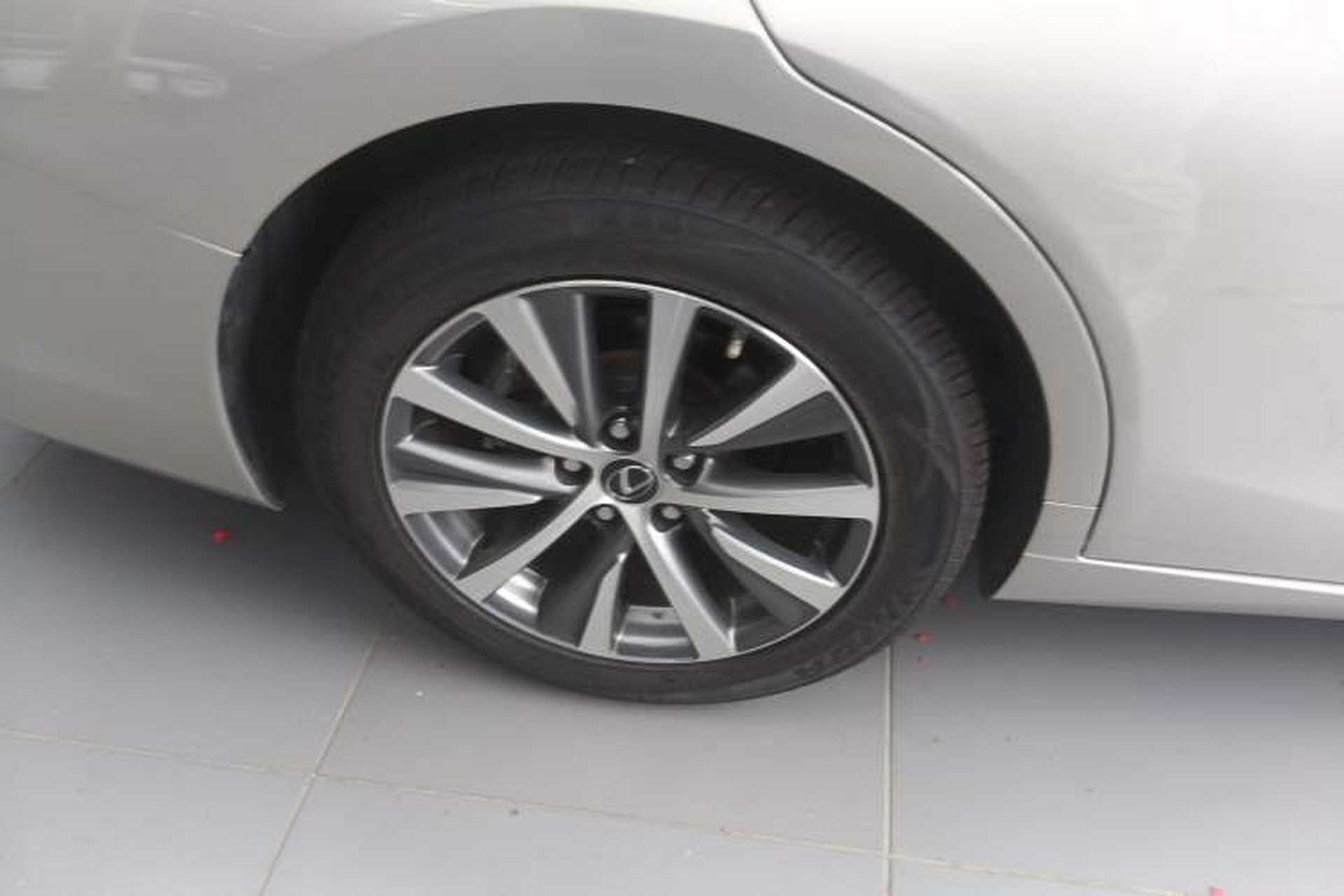 Used Lexus ES 2020 200 Excellence Edition Right Rear Wheel Hub