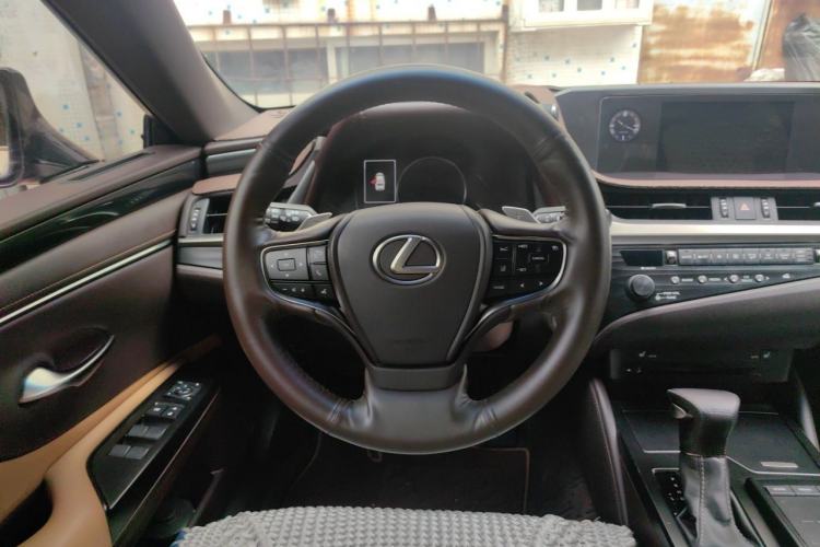 Used Lexus ES 2020 300h Premier Edition Steering Wheel