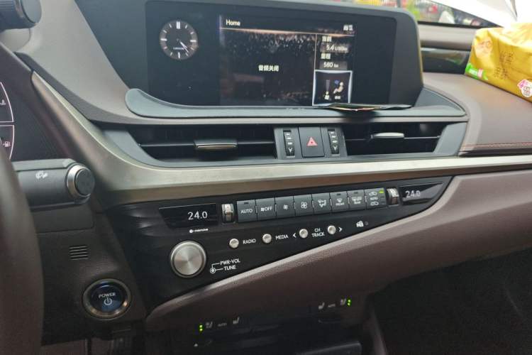 Used Lexus ES 2021 300h Deluxe Edition Audio And AC Panel