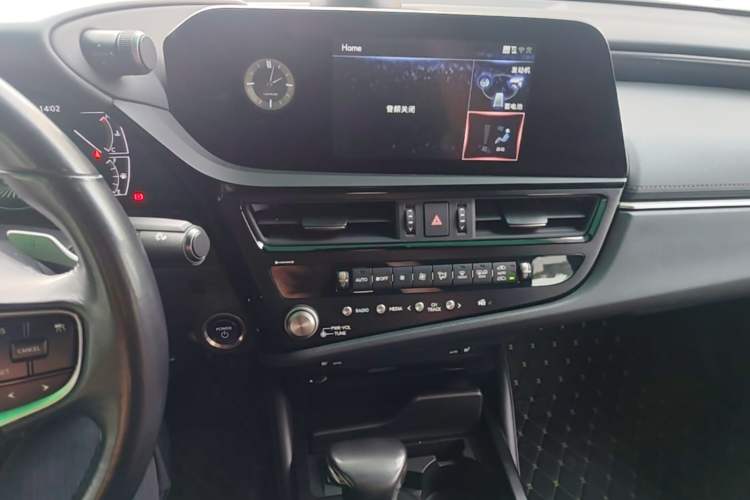 Used Lexus ES 2021 300h Excellence Edition Audio And AC Panel