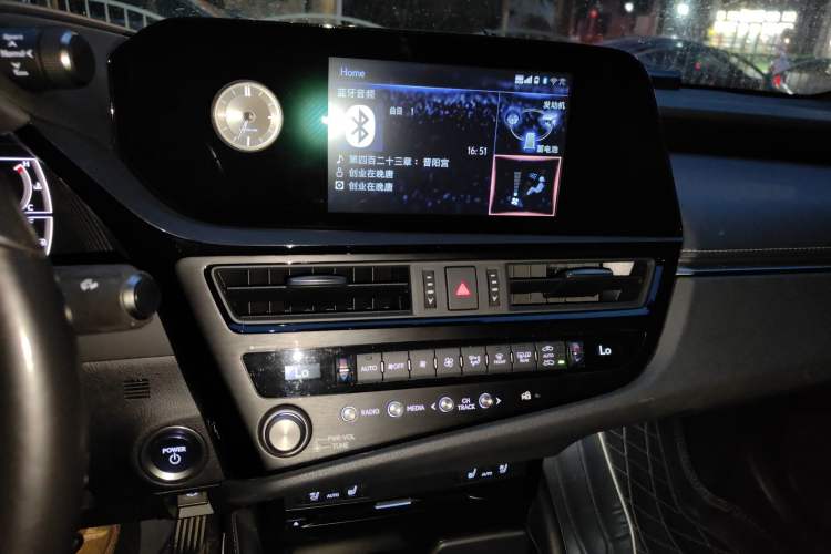 Used Lexus ES 2021 300h Deluxe Edition Audio And AC Panel