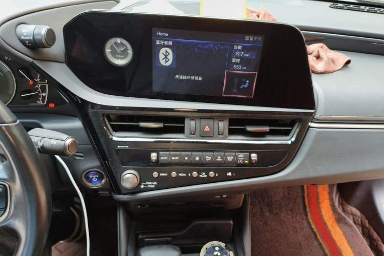 Used Lexus ES 2021 300h Excellence Edition Audio And AC Panel