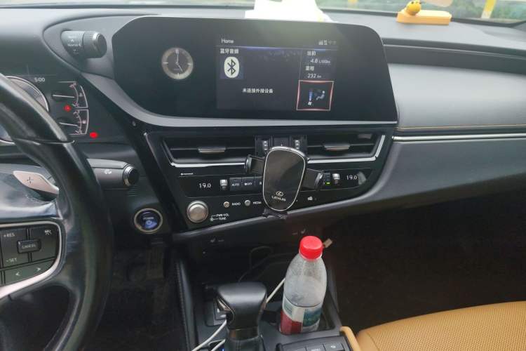 Used Lexus ES 2021 300h Excellence Edition Audio And AC Panel