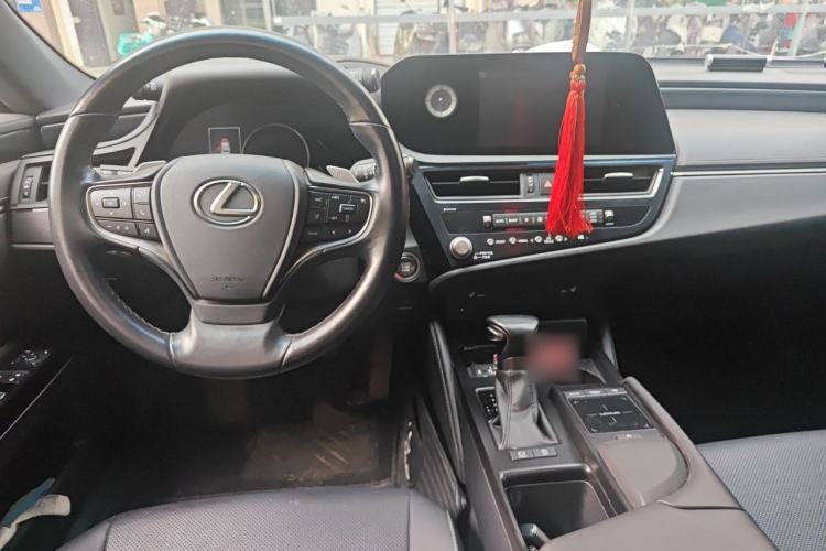 Used Lexus ES 2021 260 Excellence Edition Center Console