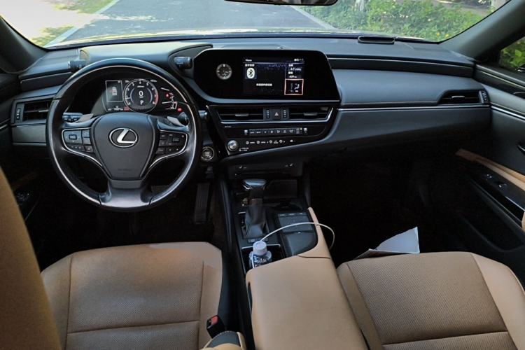 Used Lexus ES 2021 200 Excellence Edition Center Console
